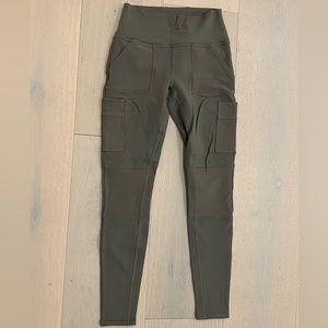 ALO HIGH-WAIST CARGO LEGGING - Dark Green